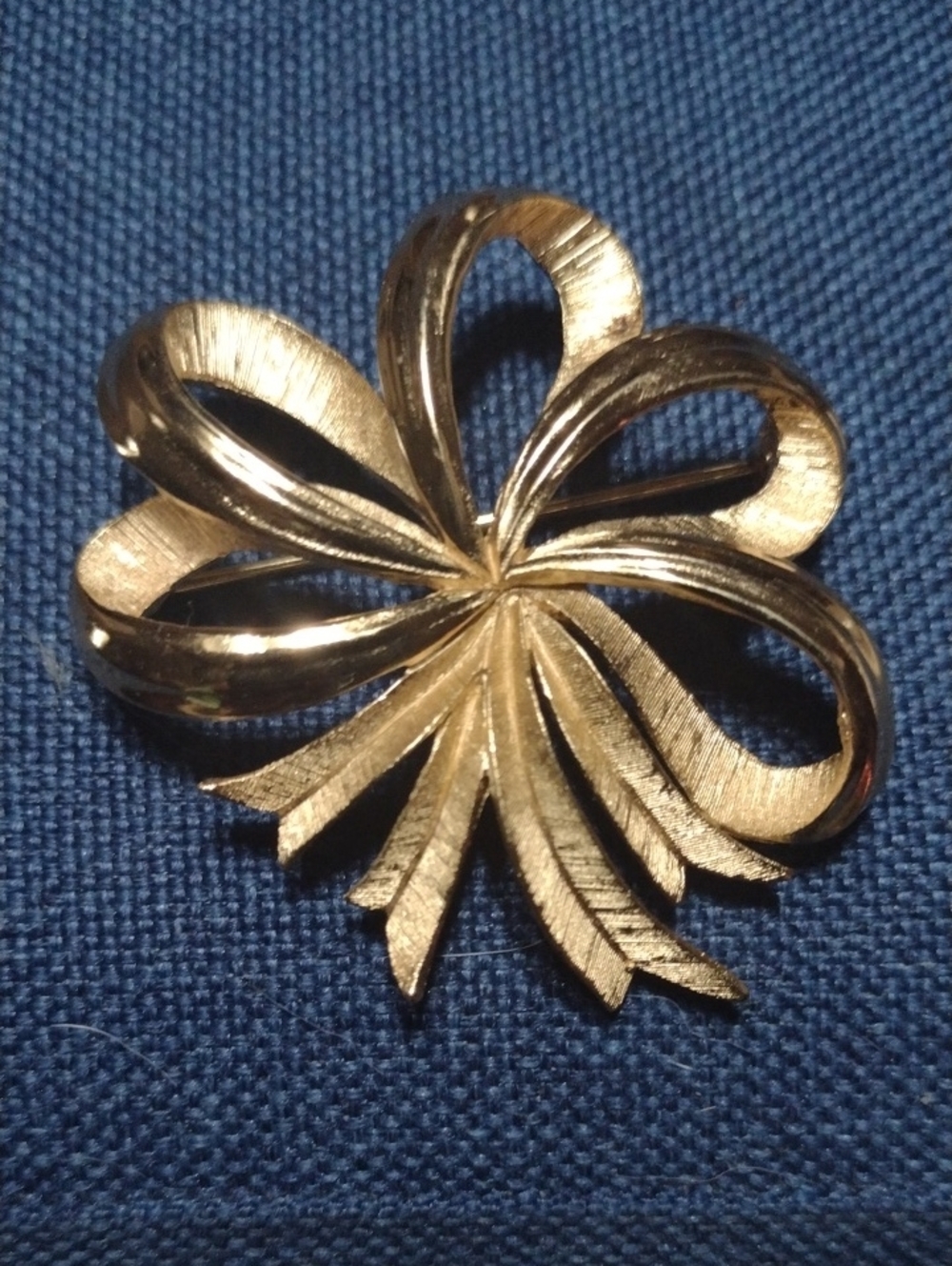 Vintage Crown Trifari gold-tone ribbon bow brooch,